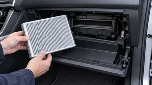 فیلتر کابین خودرو چیست؟ علائم کثیفی، زمان تعویض و تفاوت با فیلتر هوای موتور